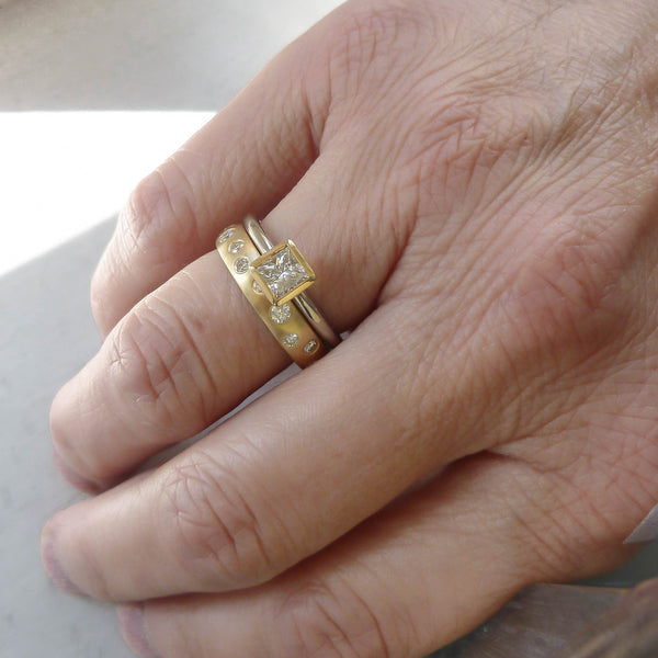 A modern unique eternity ring with 20 diamonds. Beautiful contemporary wedding, eternity or engagement ring.