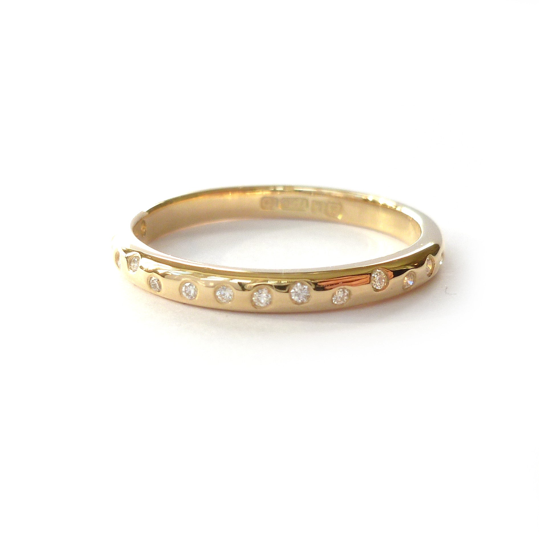 18ct gold and diamond ring - size K1/2