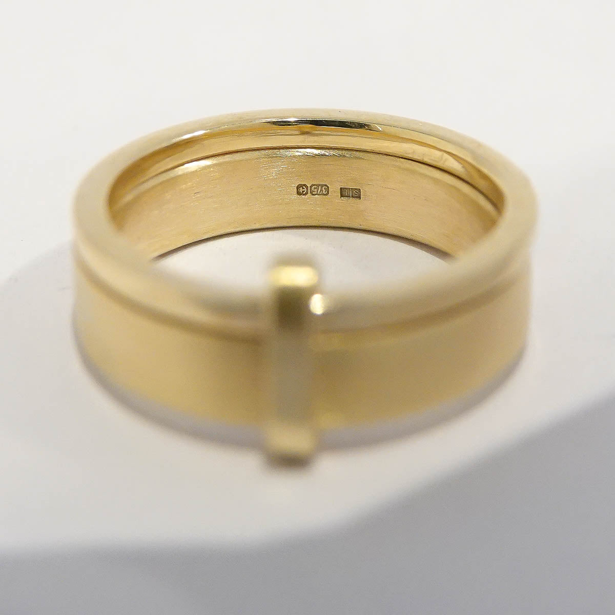 Contemporary bespoke two flat band linked 9ct yellow gold ring, handmade by Sue Lane Jewellery