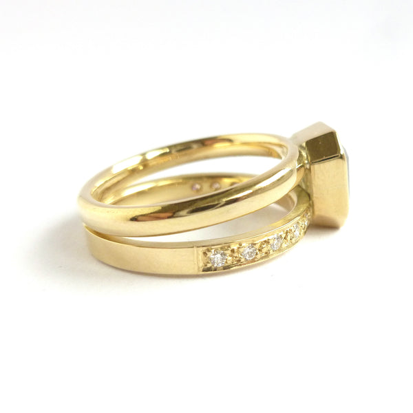 Luxury handmade sapphire ring in polished 18ct gold