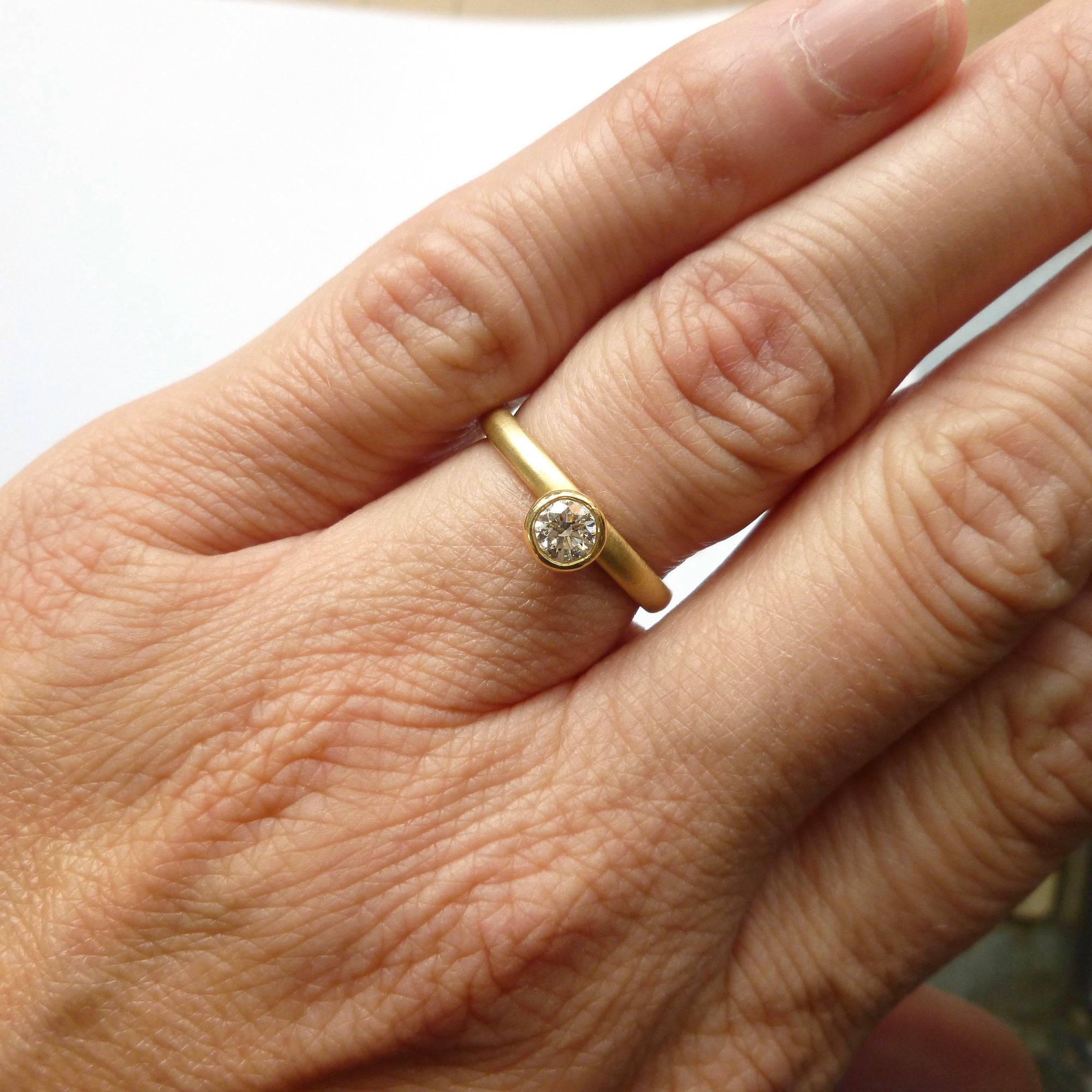 18ct gold and diamond ring