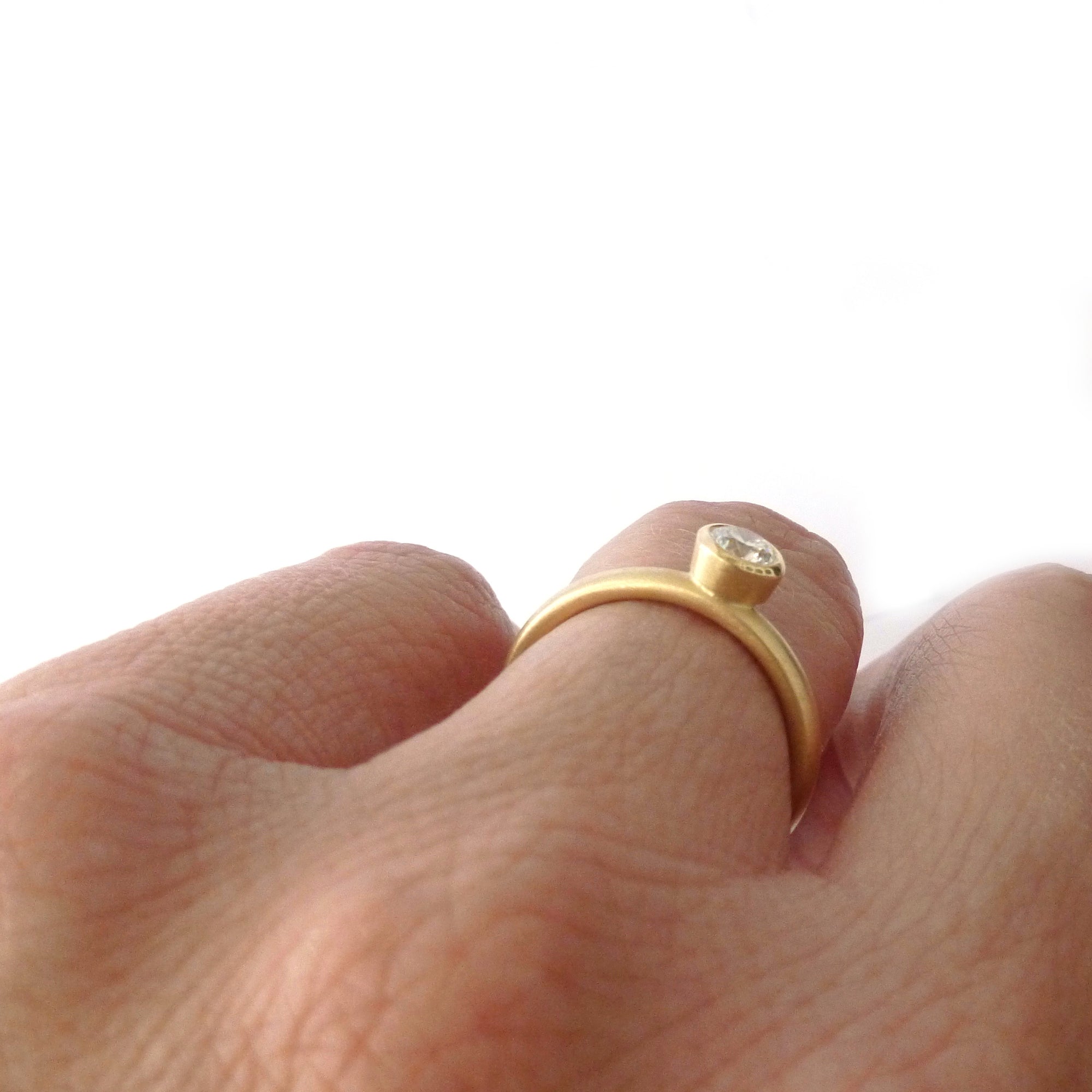 18ct gold and diamond ring