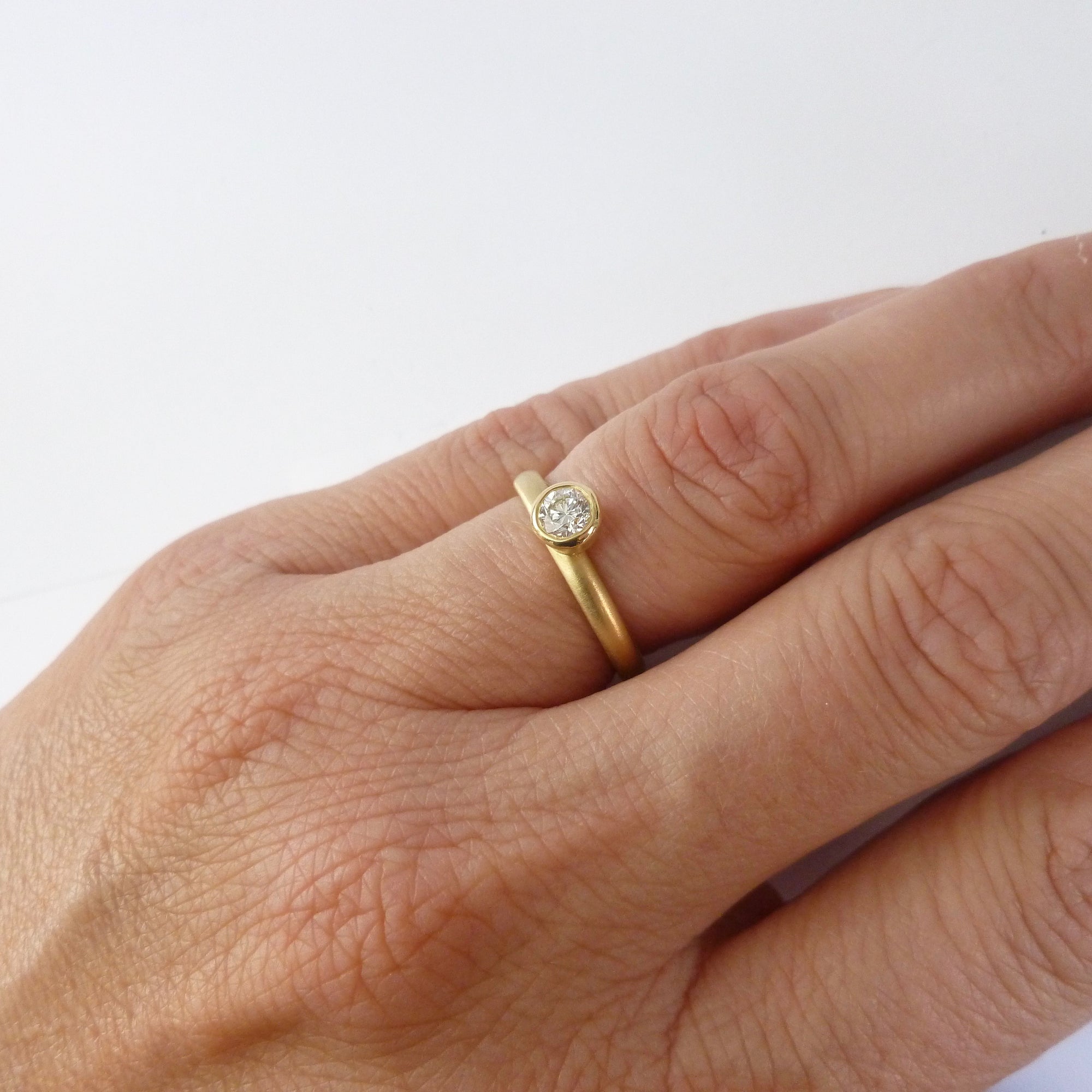 18ct gold and diamond ring