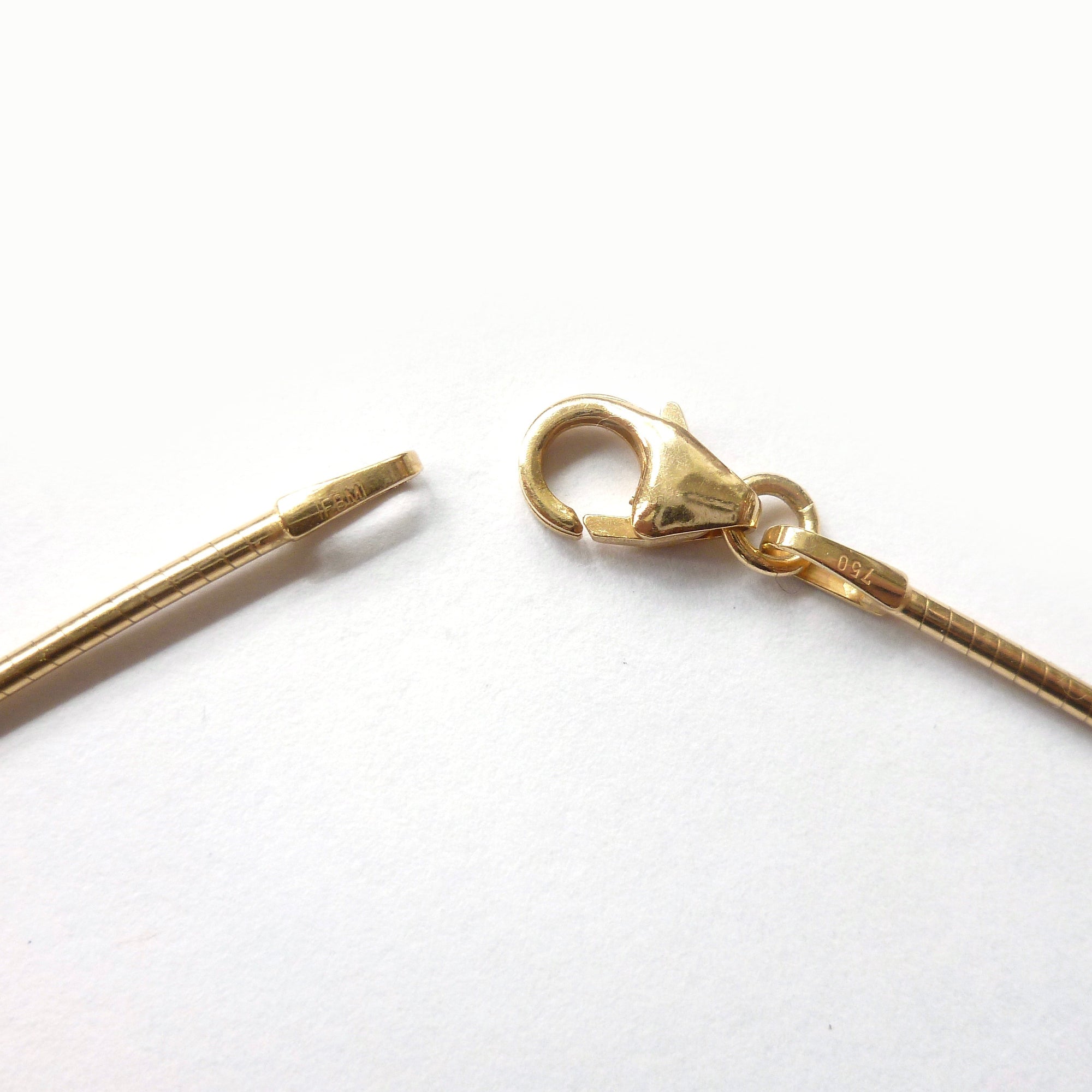 modern and simple yellow gold leaf inspired necklace handmade by Sue Lane UK
