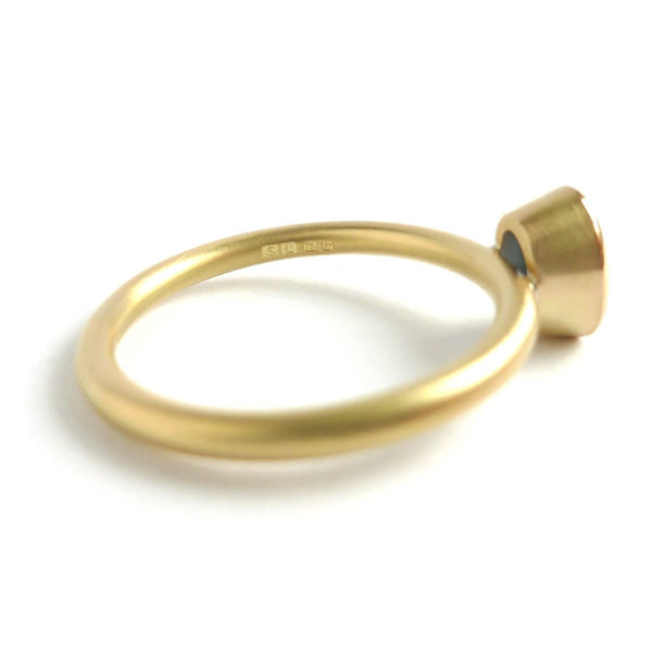 Contemporary bespoke 18ct 18k gold ring oval blue sapphire Sue Lane 