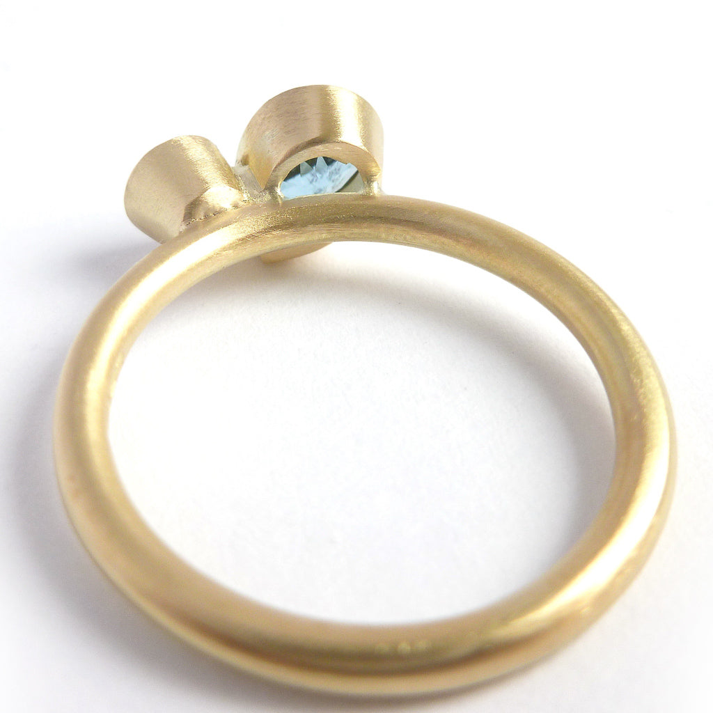 Contemporary, unique and modern aquamarine and diamond 18ct gold ring