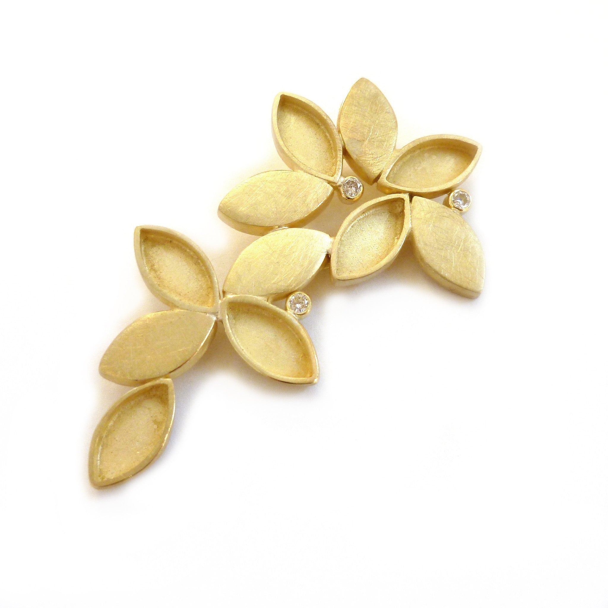 18ct Gold and Three Diamond Brooch