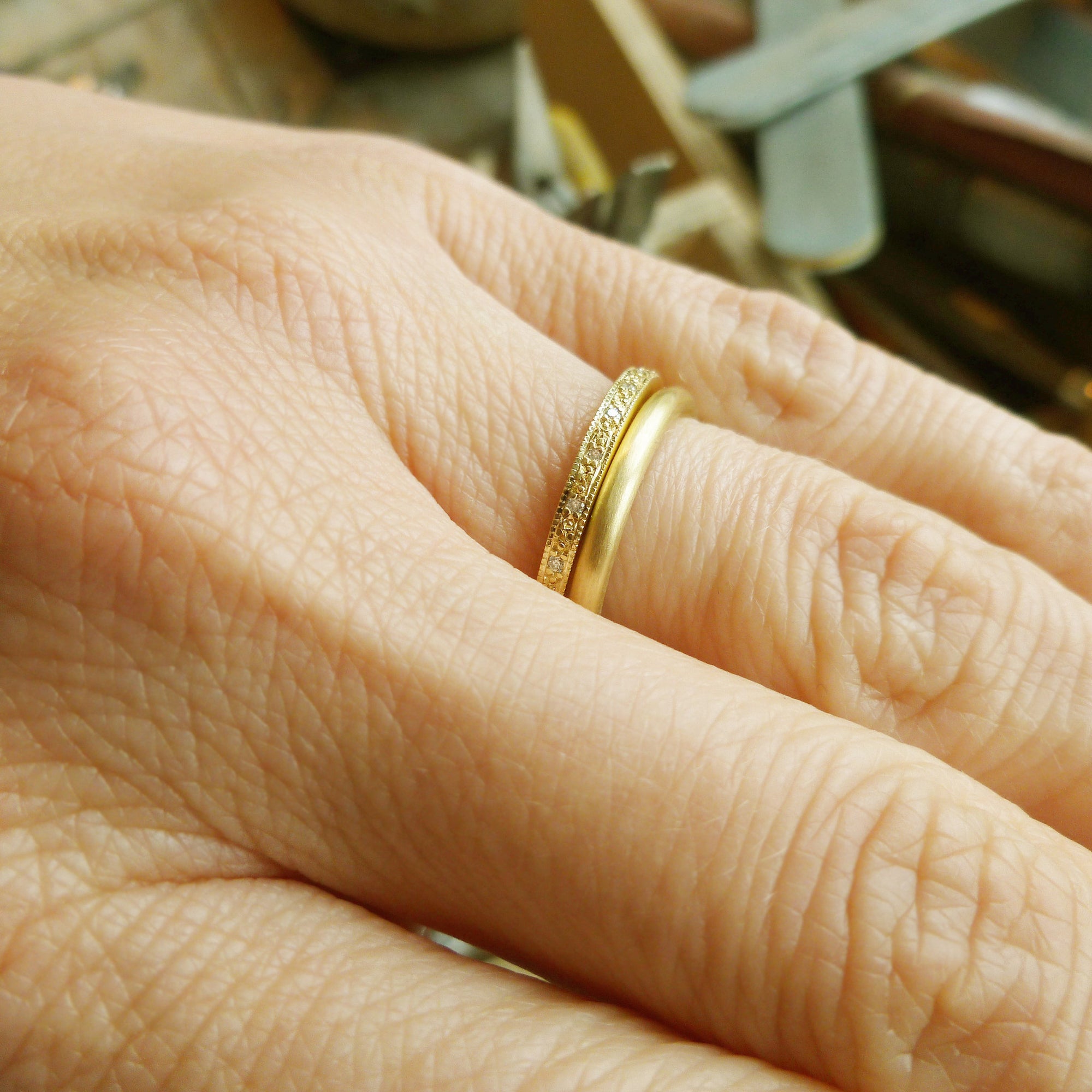 Simple 18ct gold ring