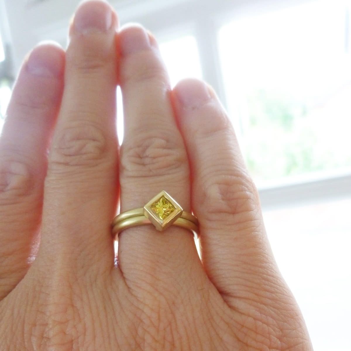 18ct Gold and Yellow Diamond Ring