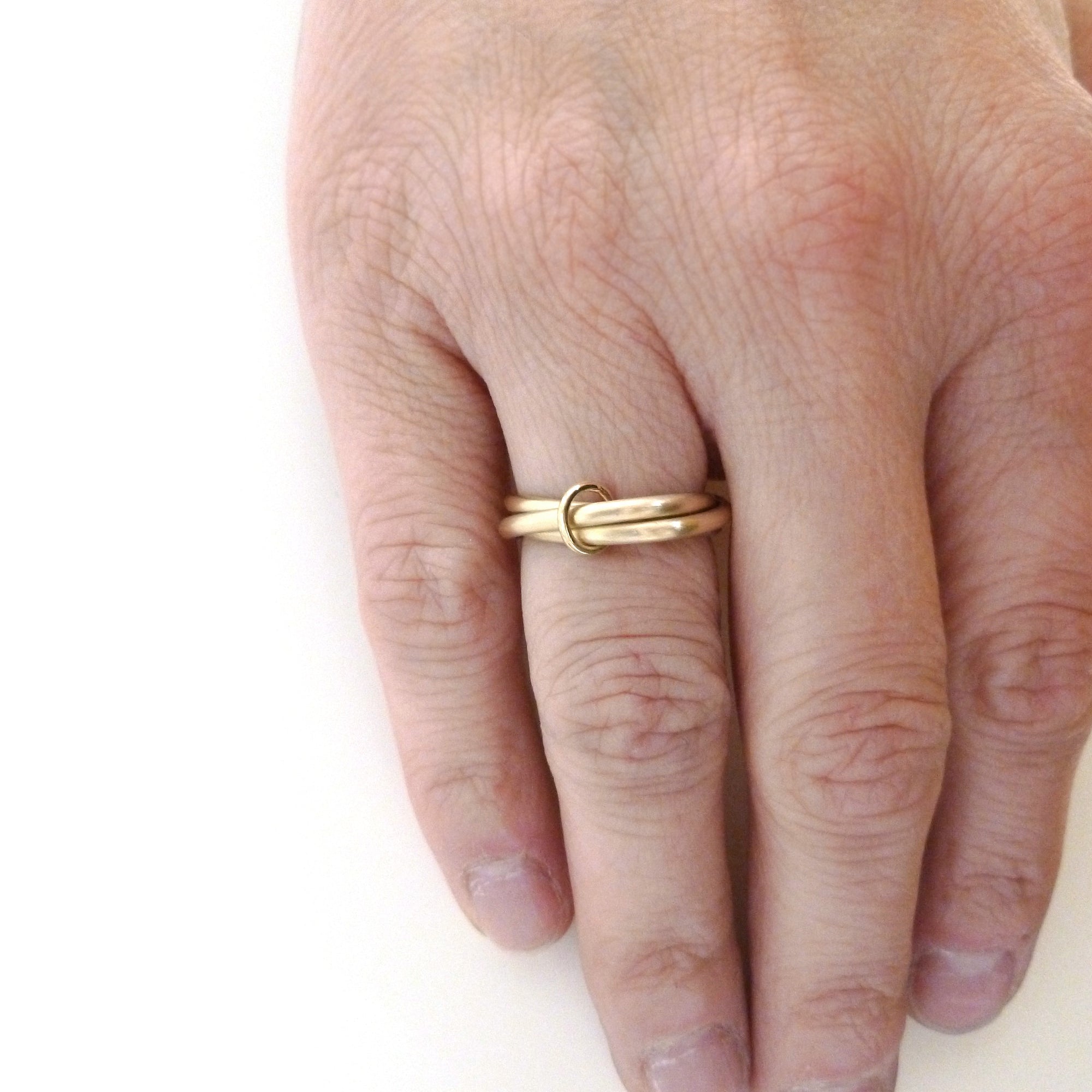 linked gold wedding ring, handmade in UK by designer and maker Sue Lane