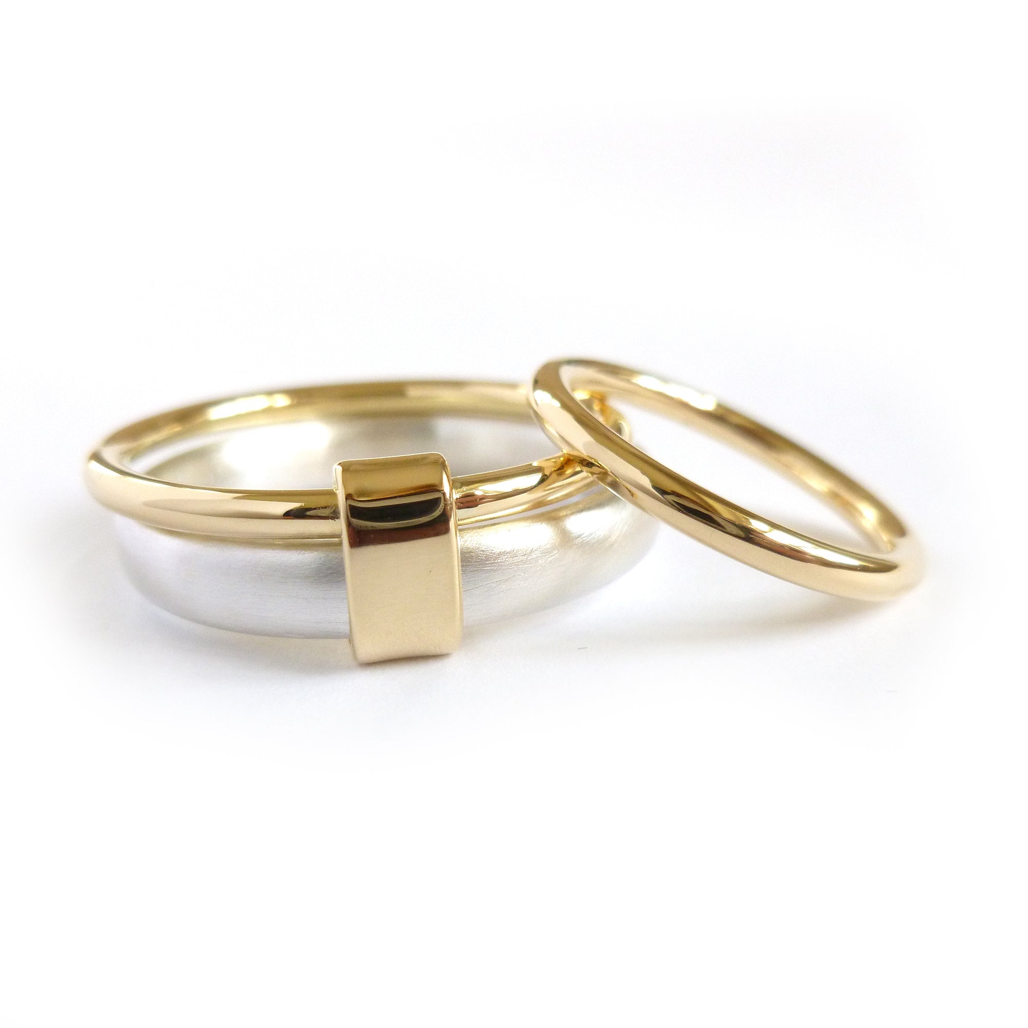 a modern set of 2 colour wedding rings for an alternative bride