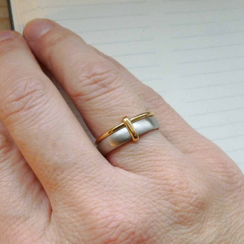 Silver and gold rings on same hand best sale