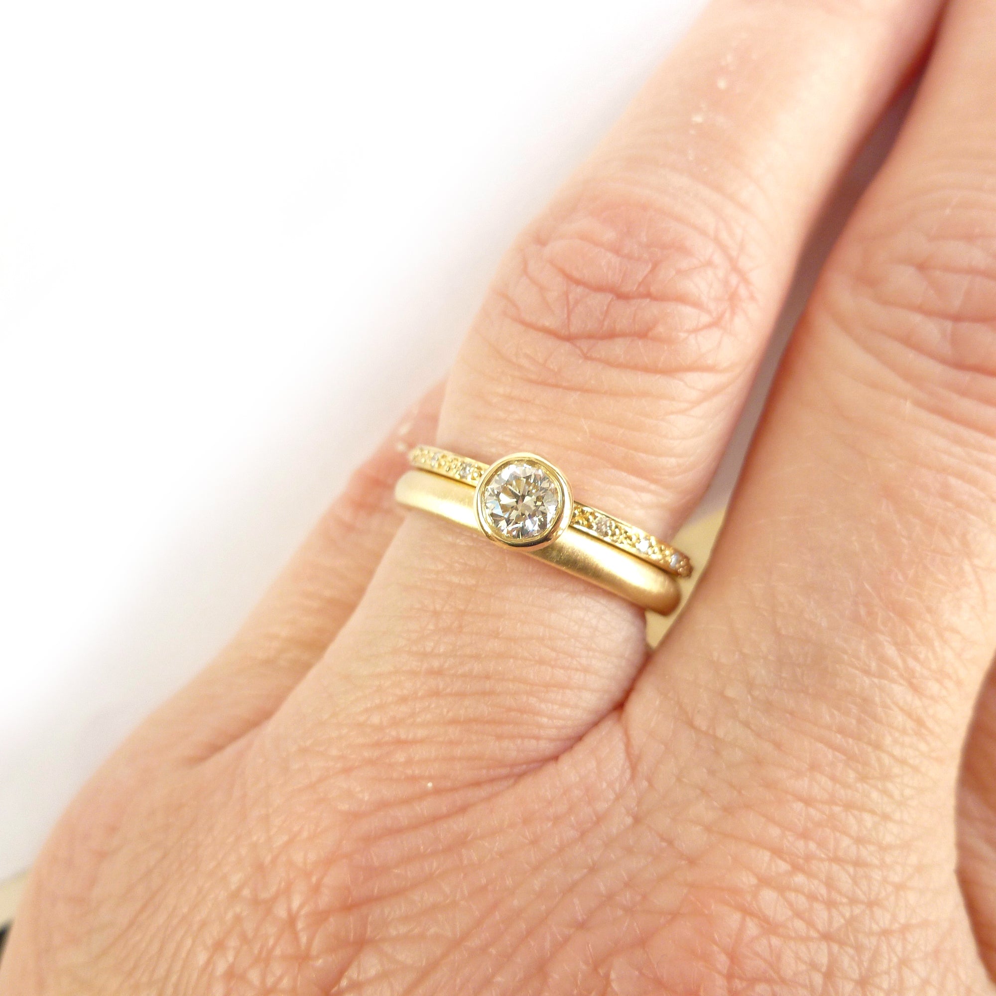 18ct gold and diamond two band ring