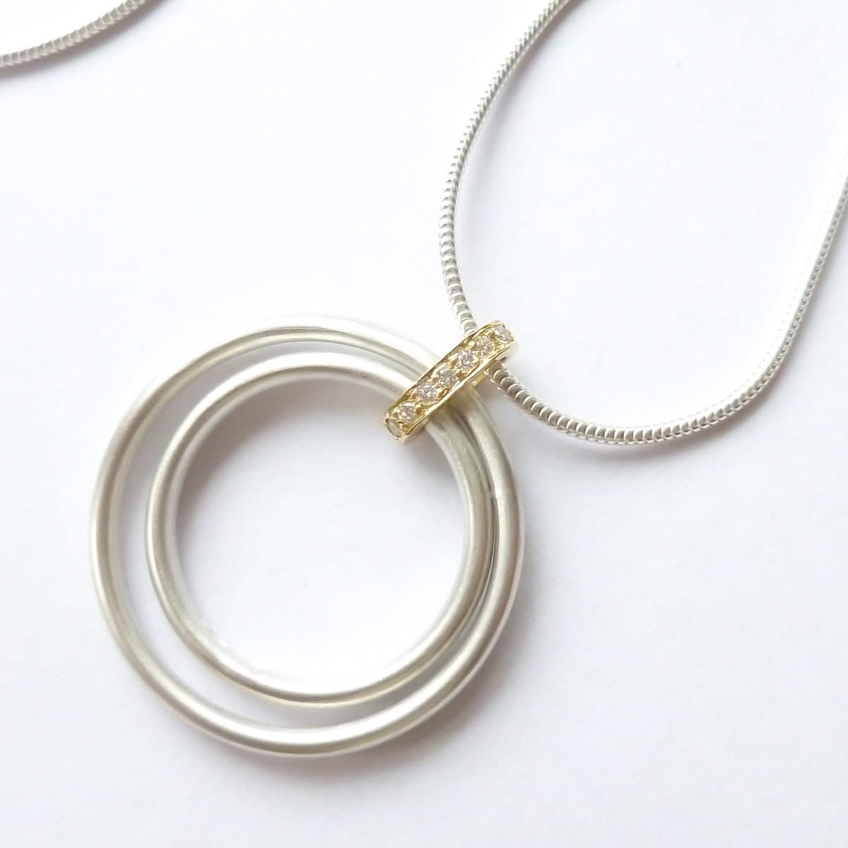 Modern  silver and 18ct gold necklace with 7 white pavé-set diamonds.