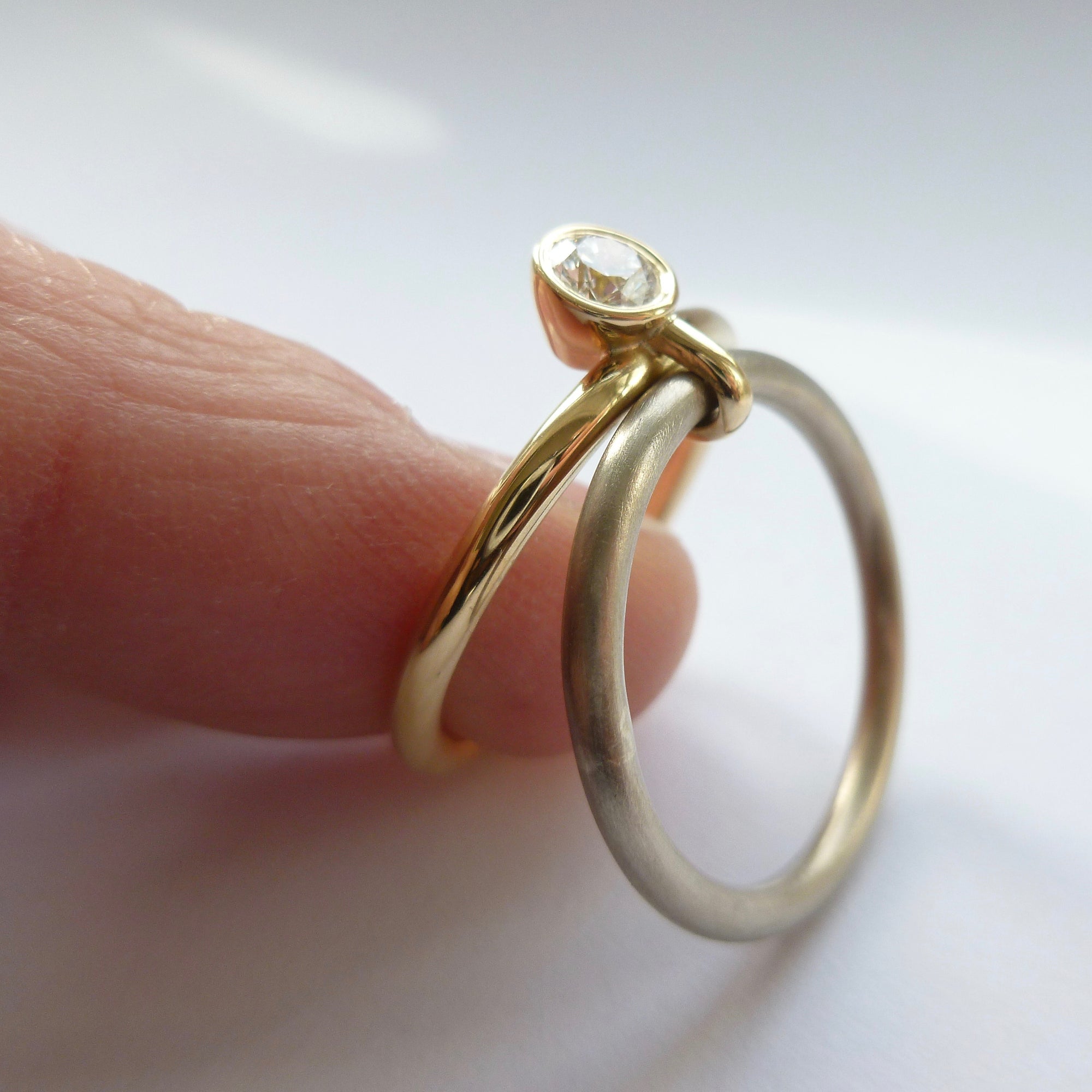 Diamond Rings Intertwined Xl Stock Photo - Download Image Now - Wedding Ring,  Ring - Jewelry, Interlocked - iStock